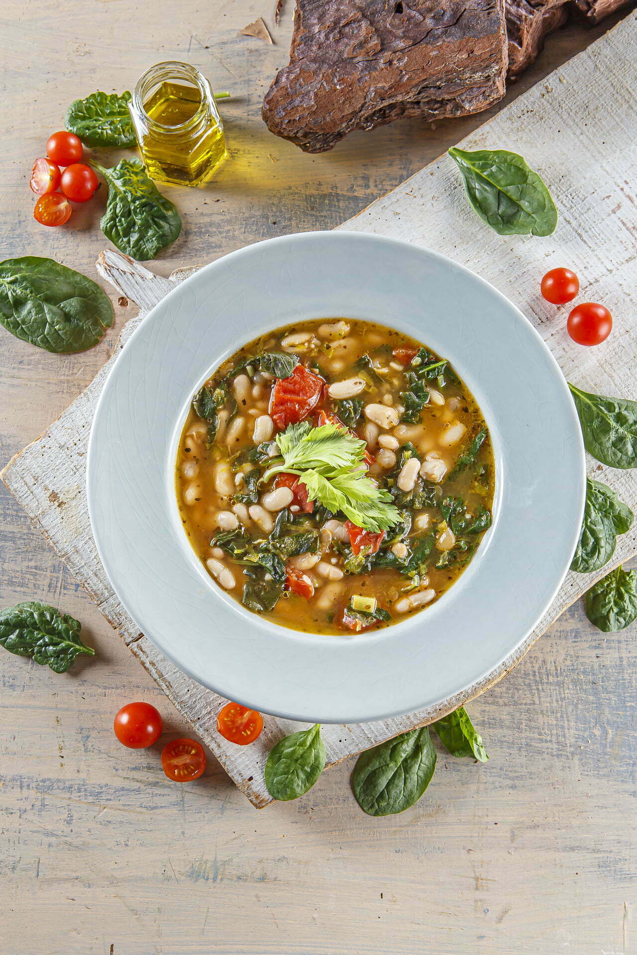 Sopa de Legumes com Feijão Branco e Espinafres
